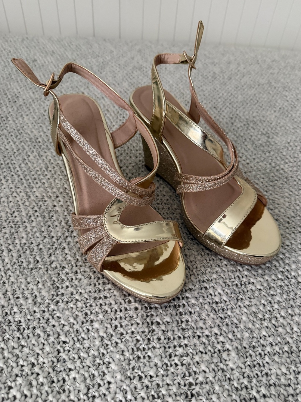 Gold Glitter Wedge Sandals Size 8 Metallic Strappy Heels Like New